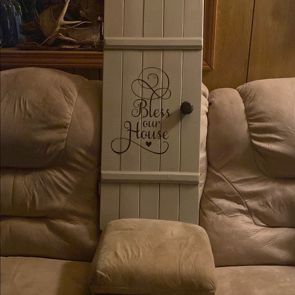 White Art & Decals Wall Decor with Script Design